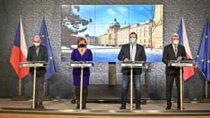 PŘEHLEDNĚ: Otevírají prodejny obuvi a papírnictví