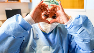 Slovanské gymnázium rozběhlo benefici pro zdravotníky z fakultky