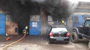 Plameny zachvátily garáž v Zábřehu