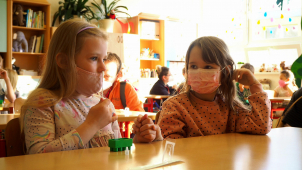 Vláda rozhodla, jak bude vypadat návrat žáků do lavic