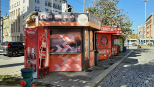 Město počítá s odstraněním stánků na Hrdinech