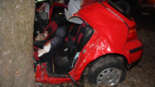 Tragická nehoda na Uničovsku: Mladík narazil do stromu