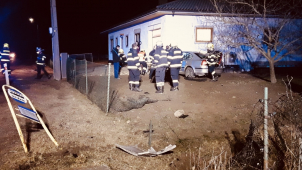 Auto v Libině bouralo do rodinného domu, došlo ke zraněním