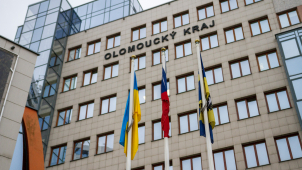 Vlajka Ukrajiny už vlaje i před budovou Olomouckého kraje