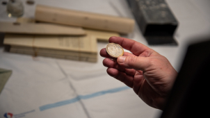 Za císařovou pamětní deskou byl ukrytý vzkaz z 19. století