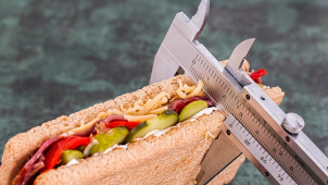 Slíbil dietu na míru, místo toho ji okradl o statisíce