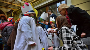 Koledníci vyrážejí zvěstovat zprávu o narození Krista