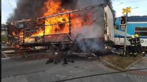 Případ srážky a požáru na vlakovém přejezdu posílají kriminalisté k soudu