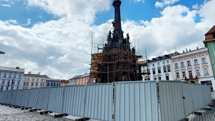 ANKETA: Plechový plot kolem barokní památky UNESCO?