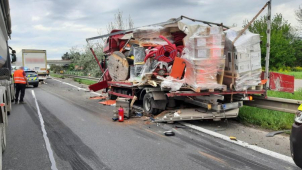 Vážná nehoda zastavila dnes ráno provoz na dálnici