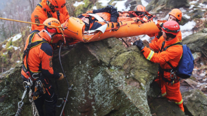 Hasiči cvičili zásahy na skalách i hluboko pod zemí