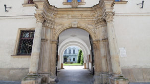 Unikátní výstava fotografií kostela zničeného vojáky