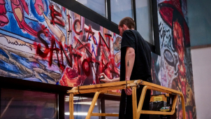 Jan Bican rozzářil chodbu v obchodní galerii