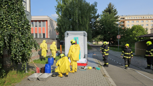 Kyseliny v laboratoři UP zranily jednu ženu
