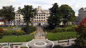 Hejtman, senátor a starostka chtějí měnit zákon o poplatcích