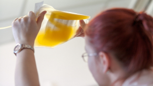 Uzdravili jste se z COVID-19? Darujte plasmu, zachráníte druhé