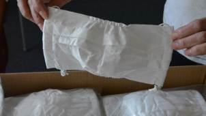 Olomoucké školy dostávají roušky, respirátory i dezinfekce