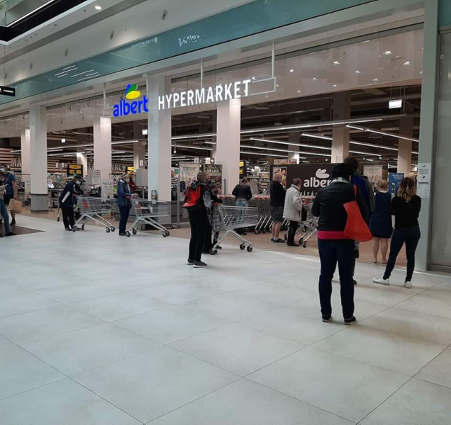 Vyhrazený čas pro seniory v obchodech končí, rozhodla vláda