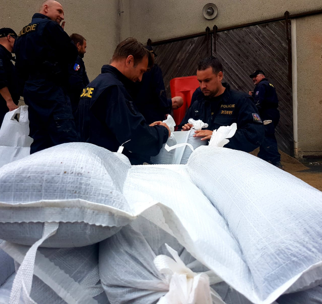 Hasiči likvidovali škody po povodni v Šumvaldu