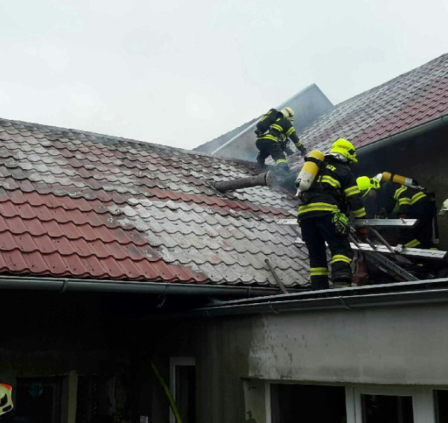 V Myslechovicích hořelo. Zasahovala policie i hasiči