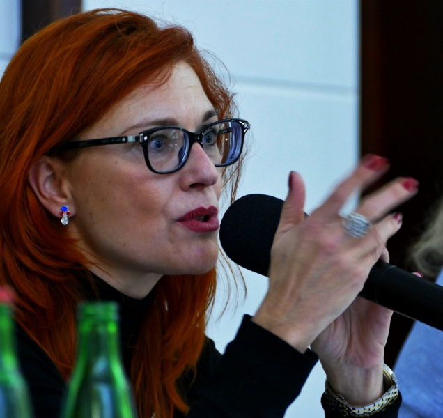 Práce politika by měla být veřejná služba lidem