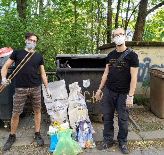 Sbírat nepořádek během procházky a pomoct přírodě může každý