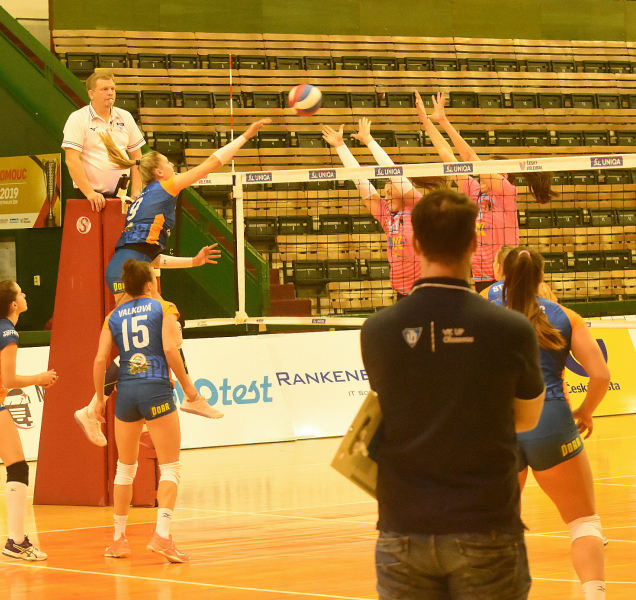 Volejbalistky VK UP s výhrou a prohrou