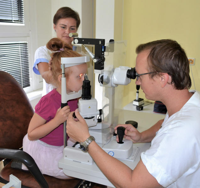 Silvestrovské veselí? Pozor na úrazy očí, radí odborníci