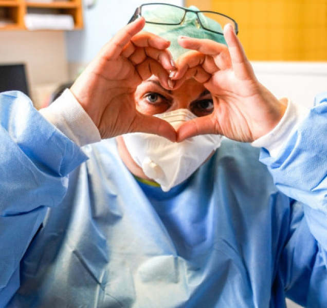 Slovanské gymnázium rozběhlo benefici pro zdravotníky z fakultky