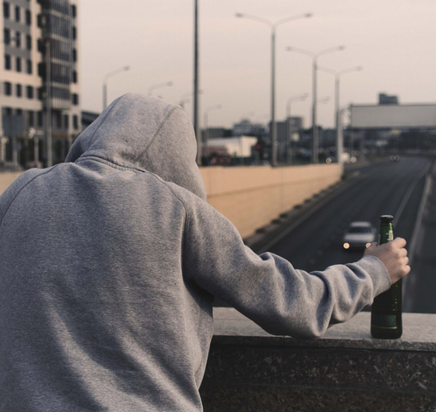 Muž chtěl další alkohol, museli pro něj přijet strážníci