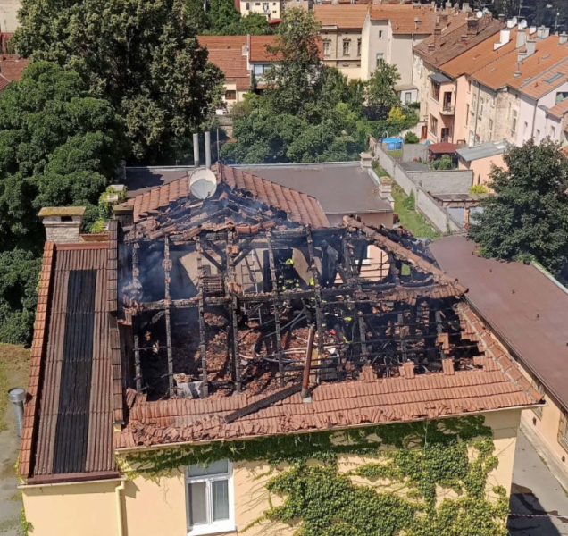 V Prostějově shořela střecha domu v ulici Vápenice