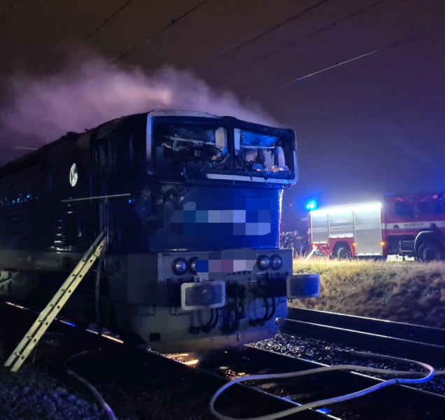 U olomouckého nádraží hořela lokomotiva vezoucí vagóny s benzínem