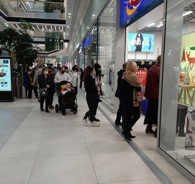 Češi odkládají respirátory, zůstávají v MHD a nemocnicích