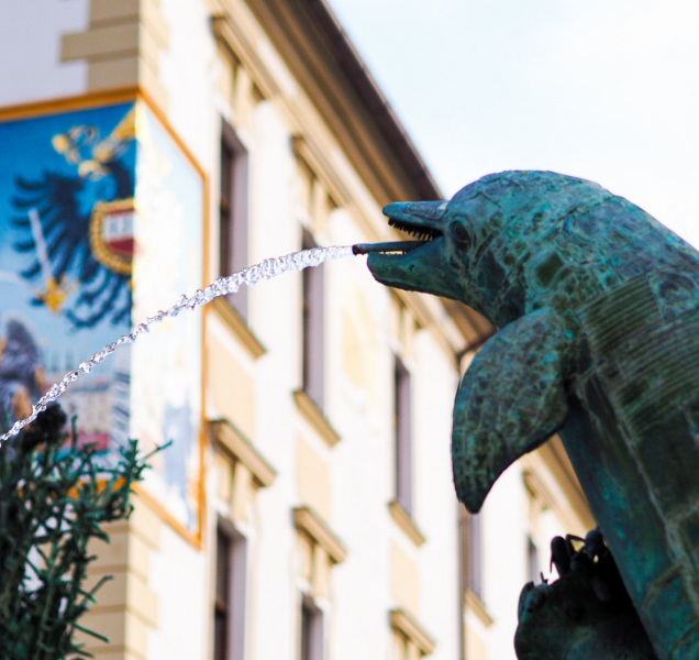 Arionova kašna po zimě opět tryská