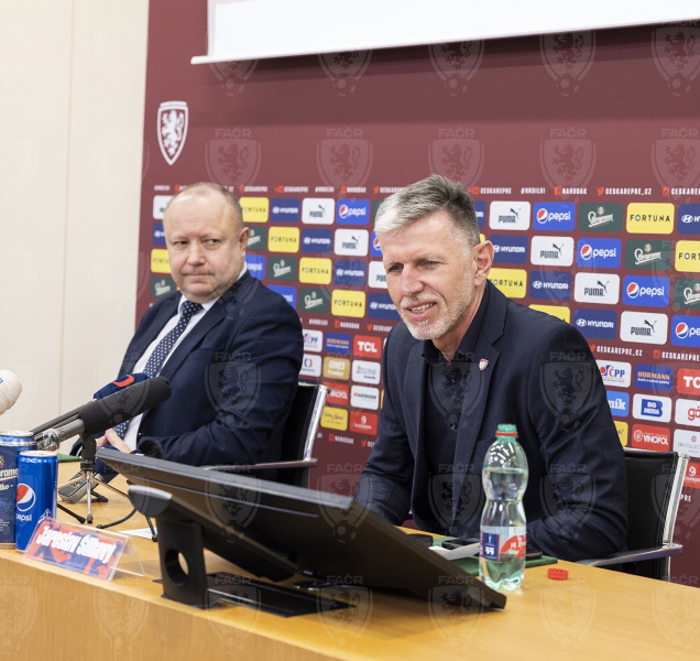 Trenér Šilhavý pokračuje u fotbalové reprezentace