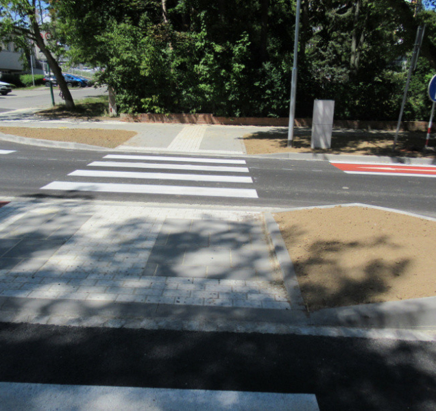 Přechod v Hněvotínské ulici je hotový