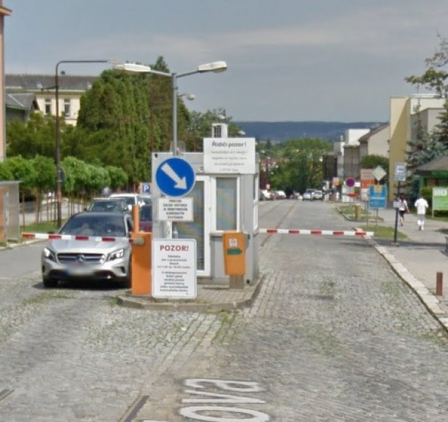 Jeden z vjezdů do fakultní nemocnice bude uzavřen