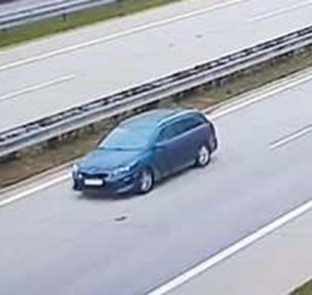 Modrý kombík se proháněl dálnicí v protisměru. Hledají se svědci