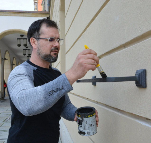 Zač je toho loket? Přeměřte si to na radnici