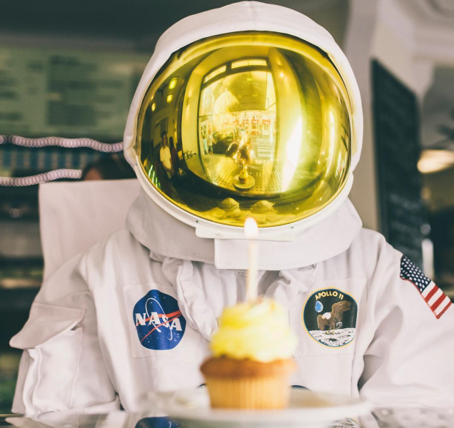 Kosmická loď s atronautem, osmdesátimetrová vyhlídka a další