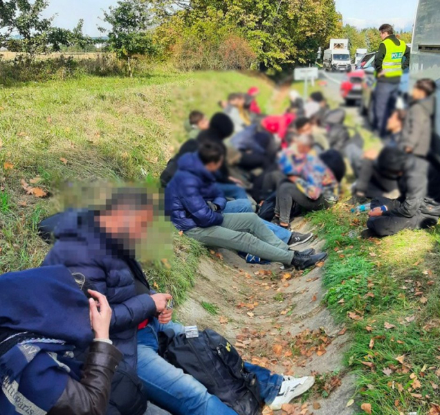 Syřané skončili v Mohelnici, přeplněnou dodávku zajistila policie