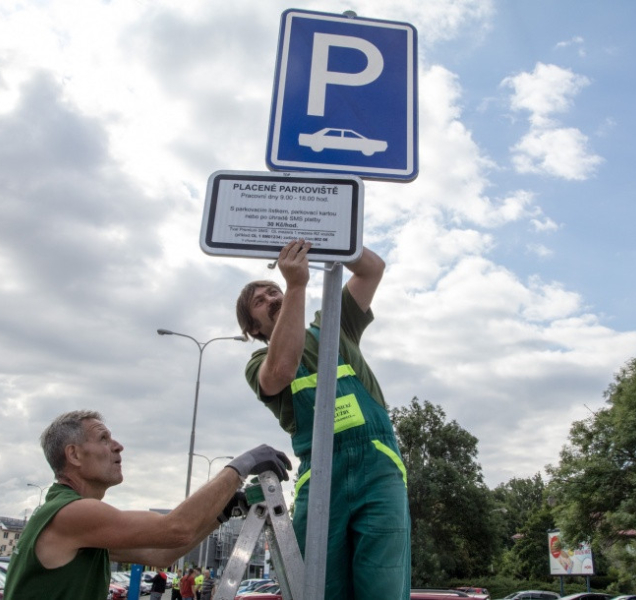 Parkovací revoluce se odkládá na příští rok. Důvodů je více!