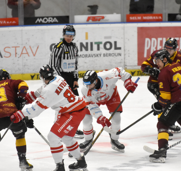 Hokejisté HC Olomouc si opět poradili s Duklou