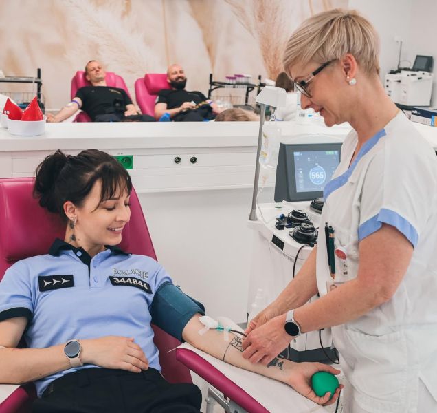 Hasiči, záchranáři a policisté darovali desítky litrů krve