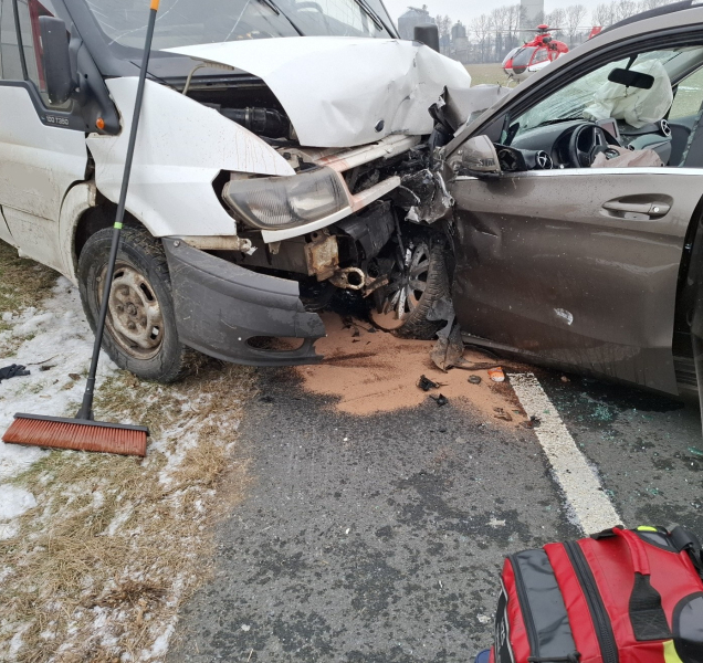 U Nové Dědiny se střetla dodávka s osobním autem