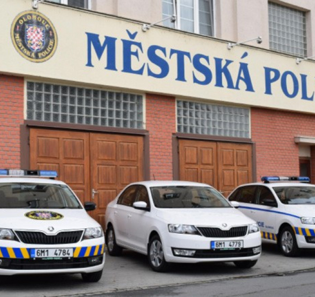 Strážníci se starali o zmatenou seniorku