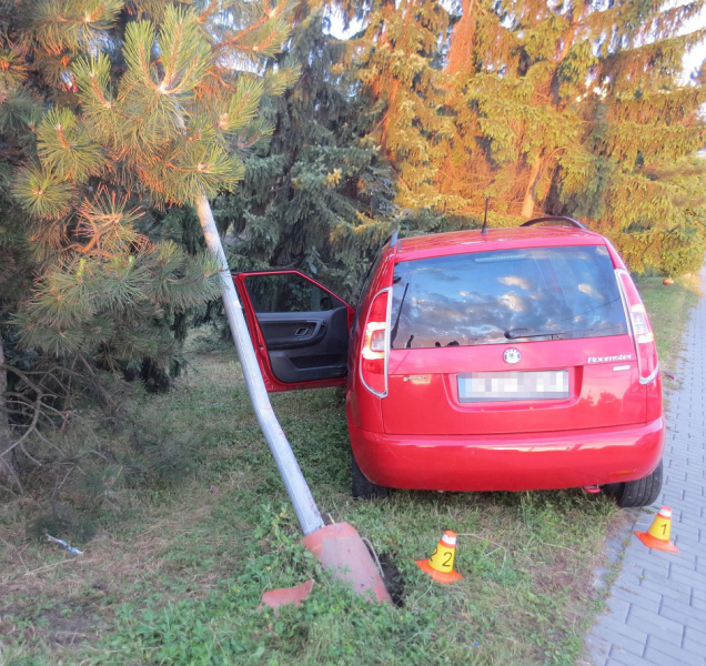 Krádež auta ze servisu skončila havárií už na Velkomoravské