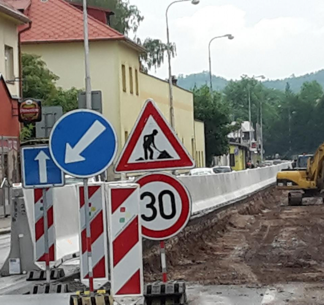 Léto ve znamení modernizace silnic: Šternberk i Hanušovice