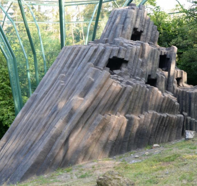 ZOO opravila čedičové varhany ve voliéře