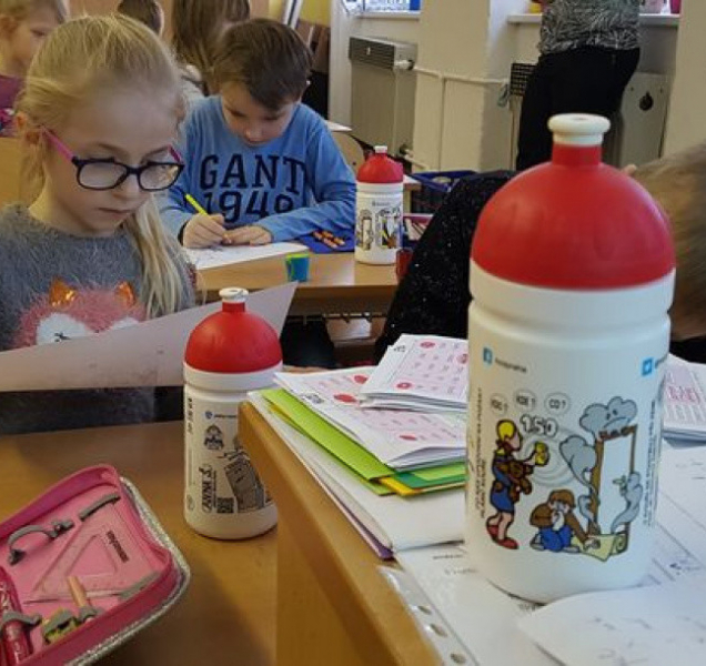 Prvňáčci dostanou od radnice lahev pro svou bezpečnost